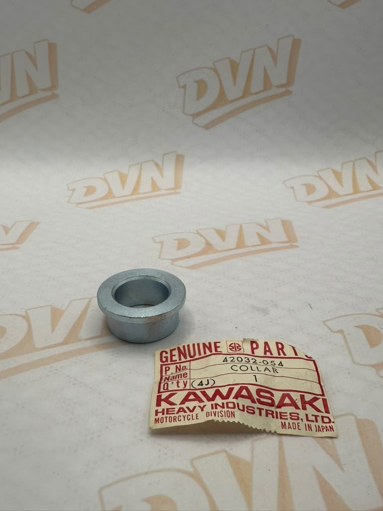 New OEM Kawasaki 42032-054  Collar NOS