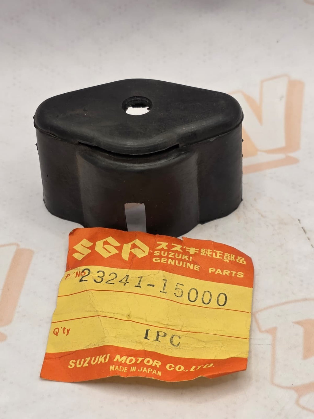 NOS GENUINE SUZUKI COVER, RELEASE SCREW 23241-15000 T500 TITAN OEM