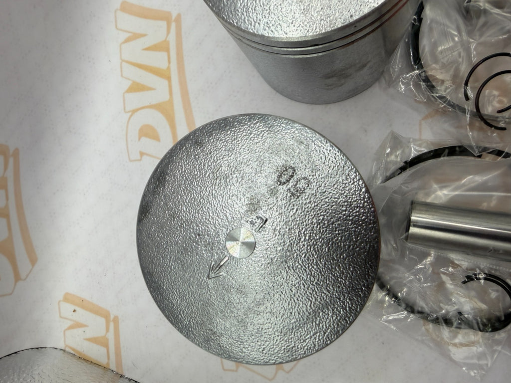 Suzuki 1972-1977 GT750 PISTON AND RING SET  70.5 mm 0.5mm Oversize
