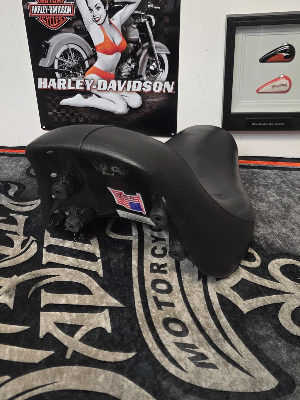 CROSS BONE Corbin Close Solo Seat Harley-Davidson 08-11
