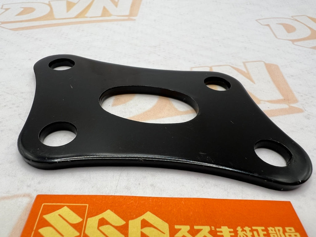 SUZUKI NOS OEM PLATE, ENGINE MOUNTING 41991-41300