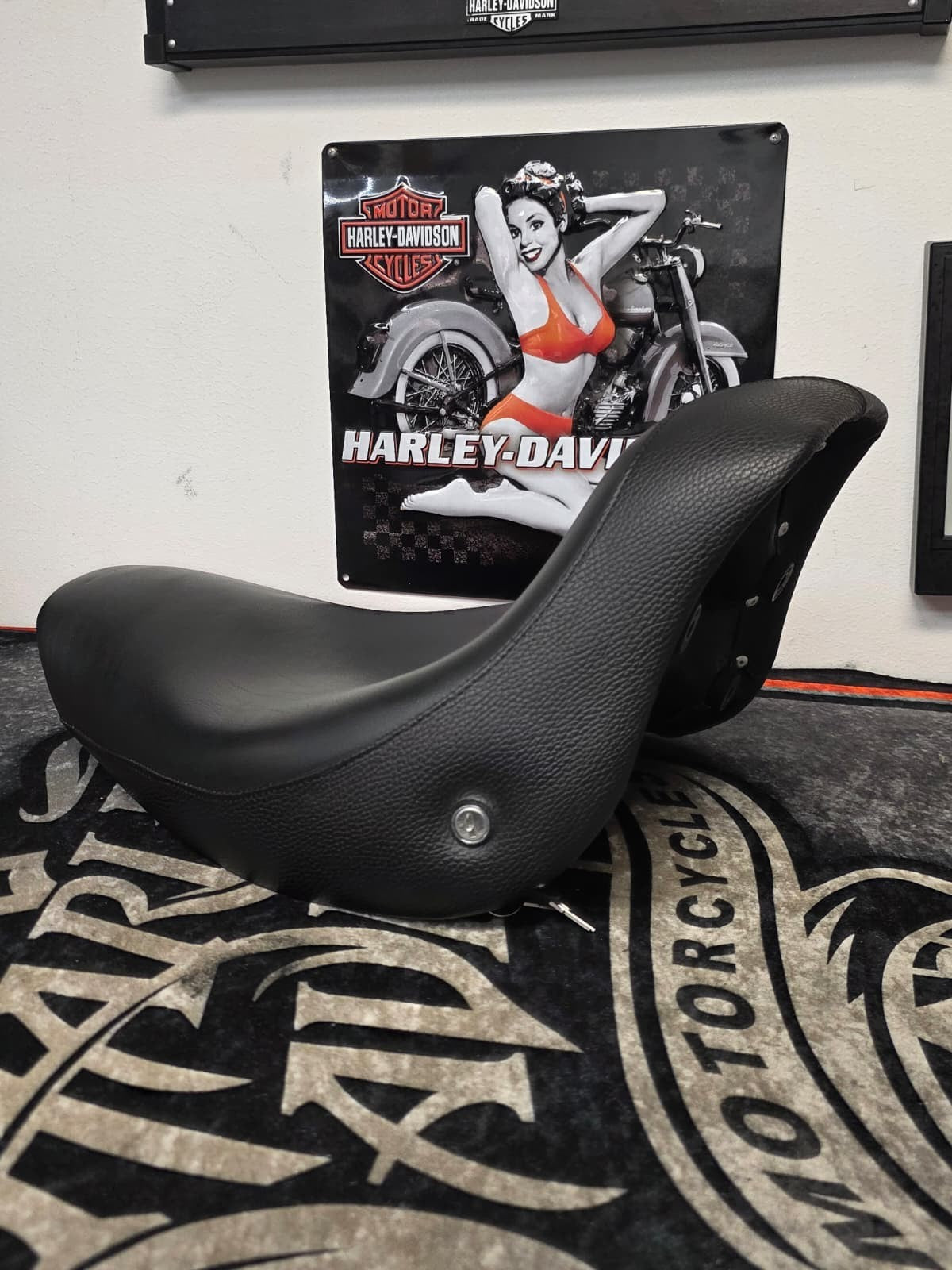 CROSS BONE Corbin Close Solo Seat Harley-Davidson 08-11