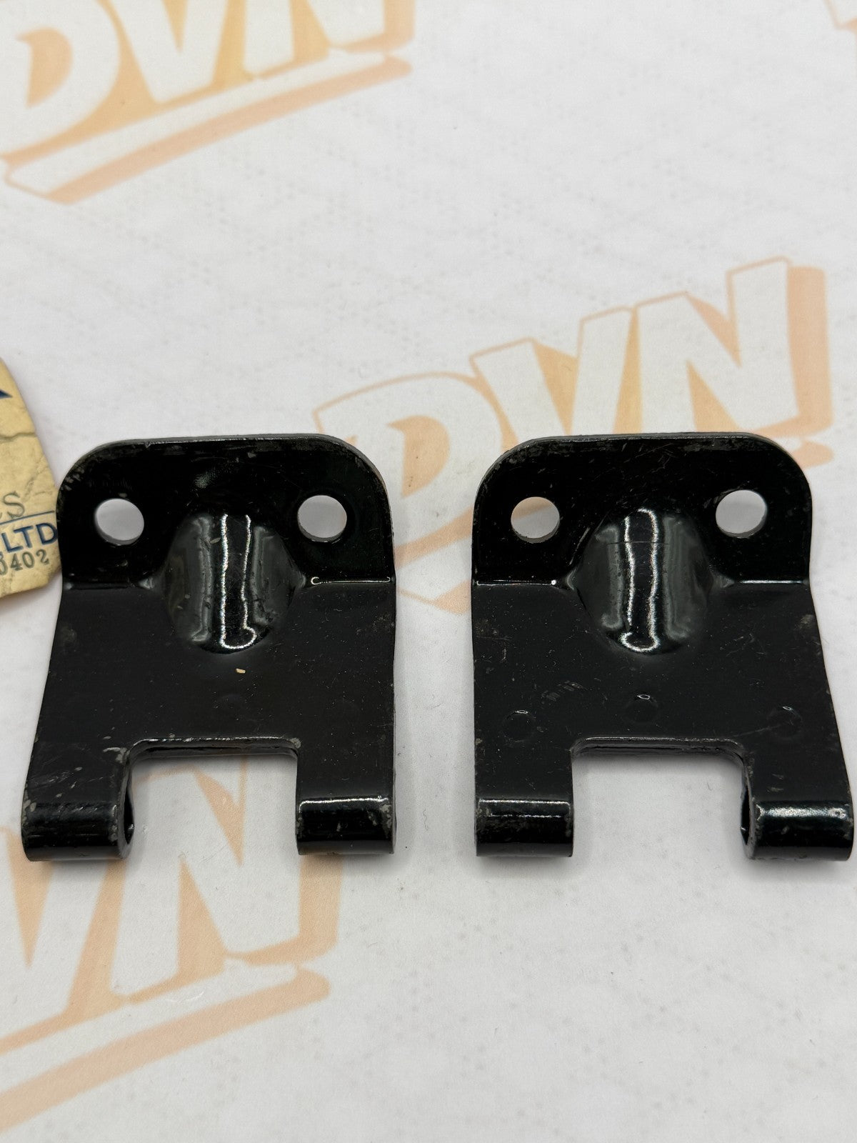 NOS OEM YAMAHA ht1 LT1 LT2 LT3 SEAT BRACKETS  276-24769