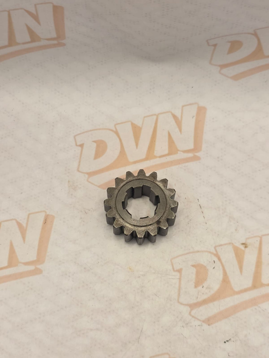 Suzuki GEAR,THIRD DRIVE 24221-00B01 OEM NOS RM250