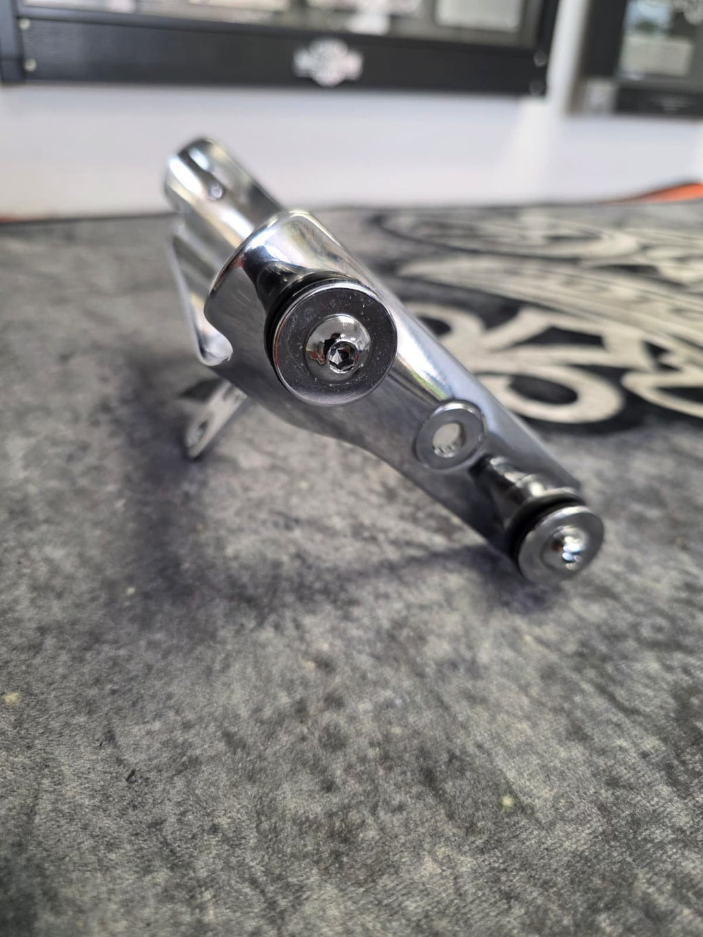 Harley Genuine Springer Softail Chrome Windshield Bracket Fxsts Flsts Flstsb OEM