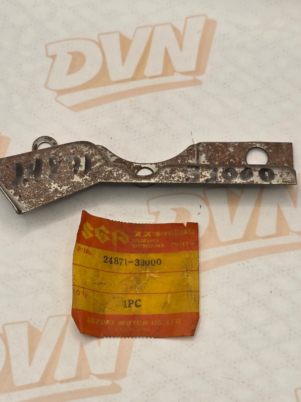 NOS Suzuki OEM Oil Reservoir Plate 1972-1977 GT380 Sebring 24871-33000