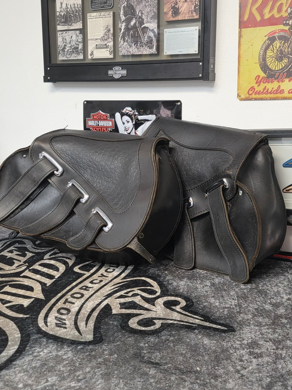 Harley Davidson genuine OEM Loggerhead Leather Saddlebags 1984-1999