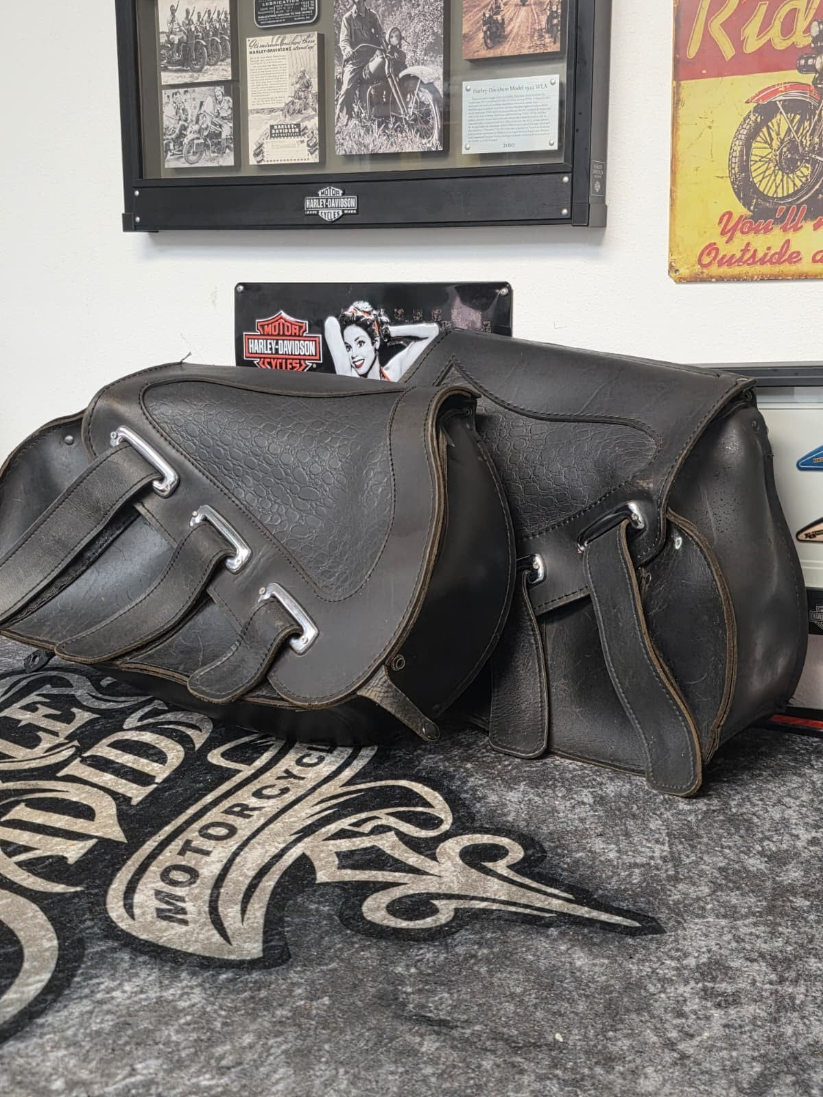 Harley Davidson genuine OEM Loggerhead Leather Saddlebags 1984-1999