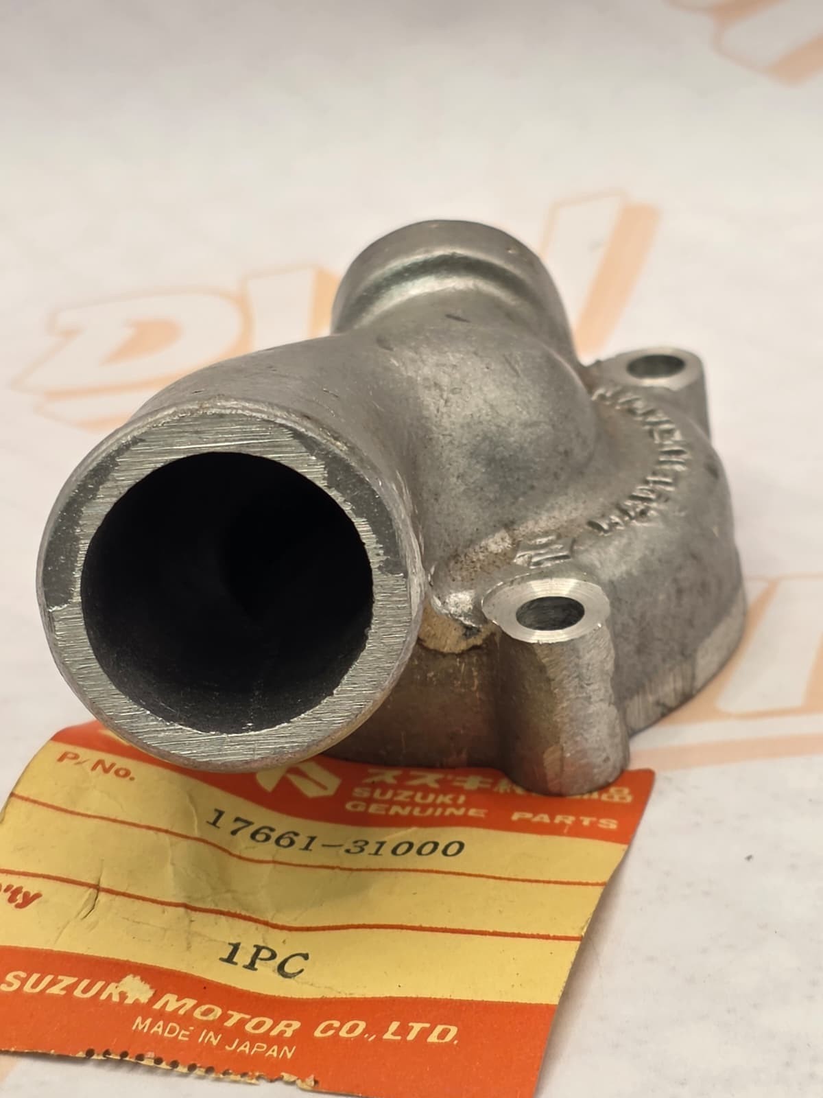 1972-1977 SUZUKI GT 750 OEM THERMOSTAT COVER #17661-31000