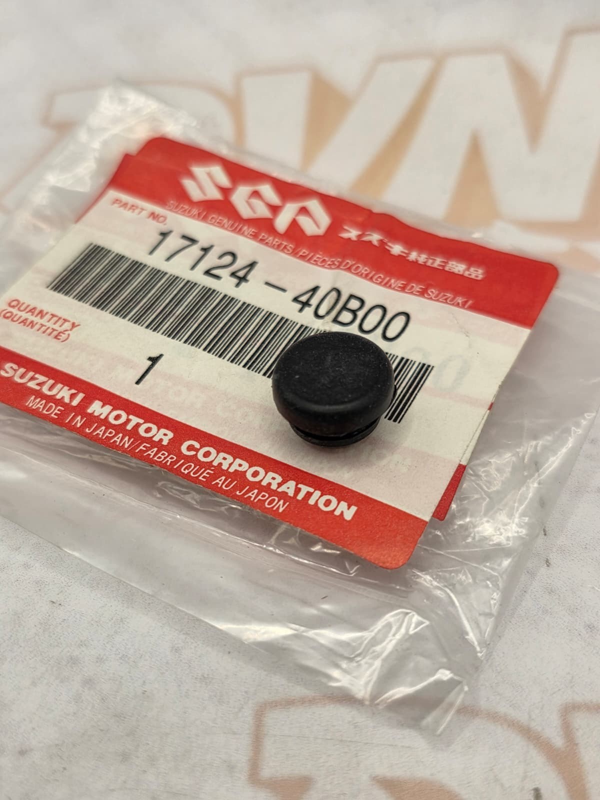Suzuki PLUG,DRAIN 17124-40B00 OEM NEW