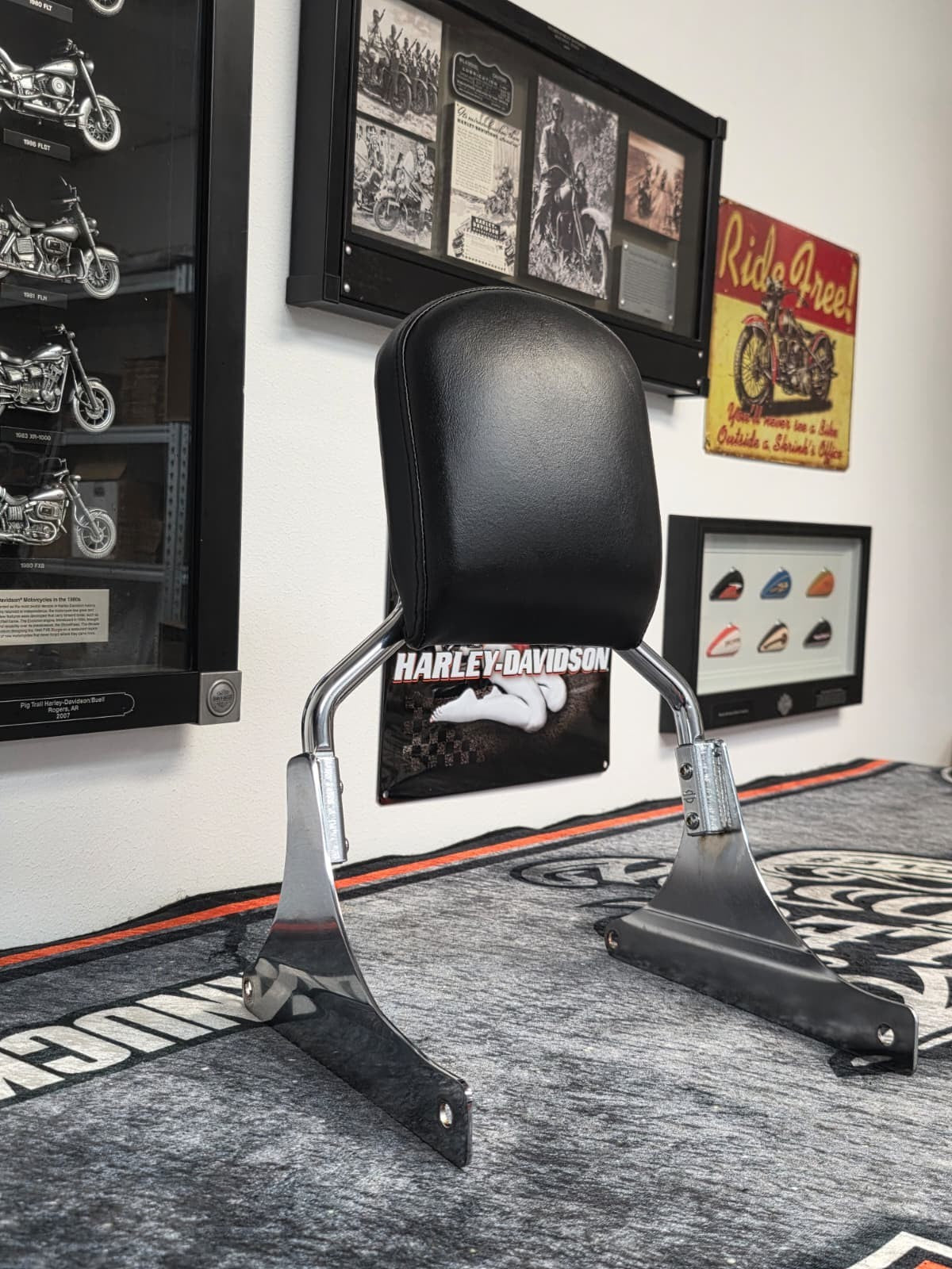 HARLEY DAVIDSON GENUINE CHROME BACKREST  SPRINGER 07-08 AND CROSSS BONE