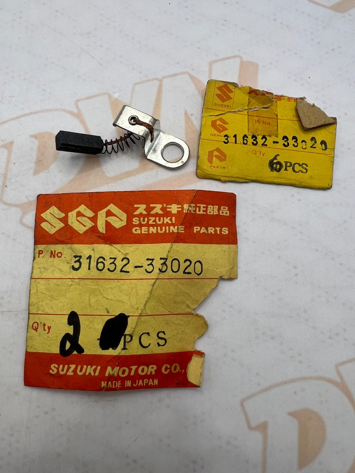 SUZUKI NOS BRUSH CARBON GT380 GT550 31632-33020