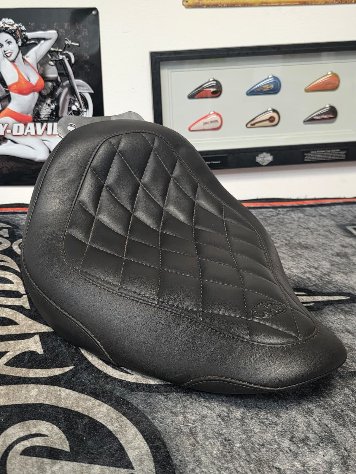 05-15 HARLEY SOFTAIL Mustang Tripper Diamond Solo Seat