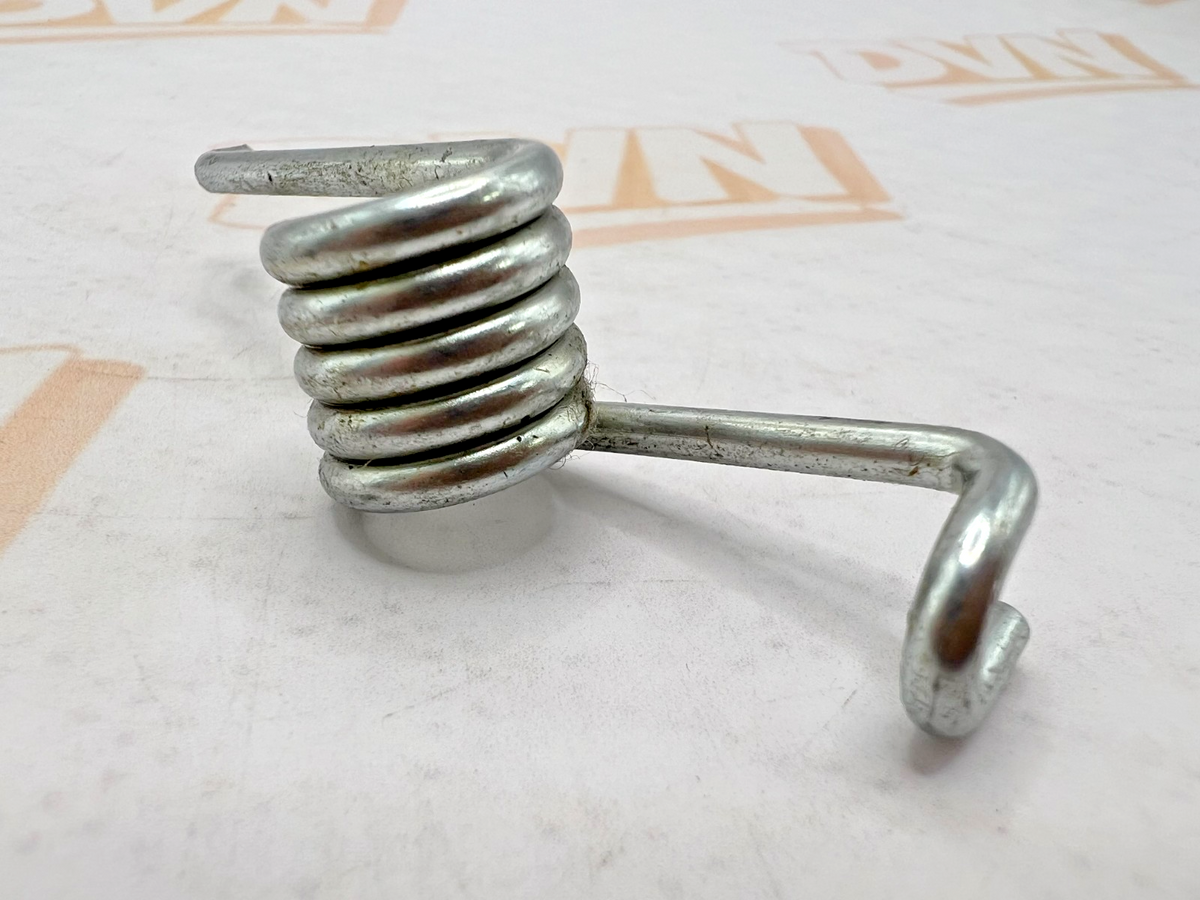 NOS OEM SUZUKI 1979 RM250 RM400 RIGHT FOOTREST SPRING 09448-16015