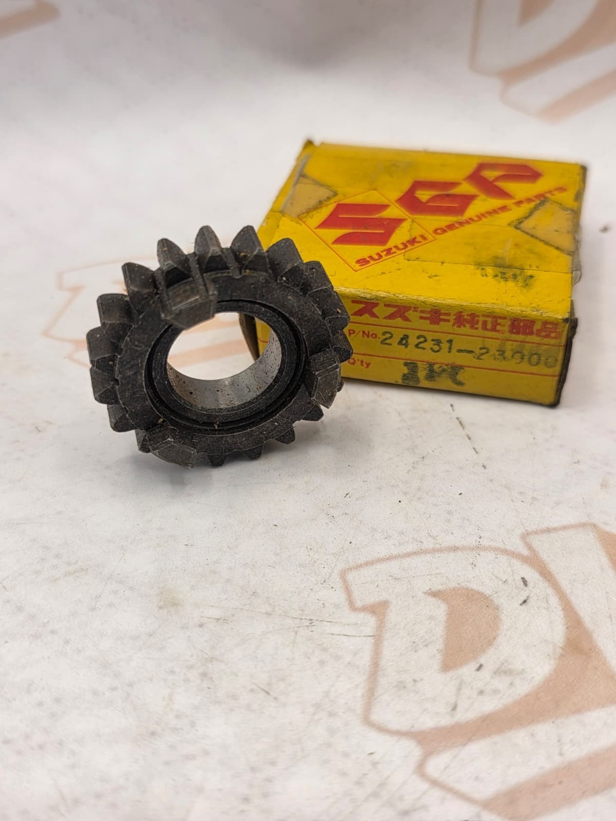 SUZUKI 73-77 RV90 GEAR,THIRD DRIVE NOS 24231-23000