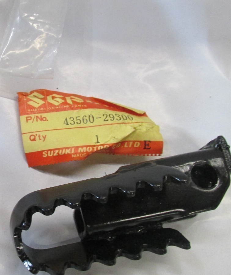 Suzuki NOS OEM RM100 125 TS100,125,185,400 1978-81  Left Footrest 43560-29300