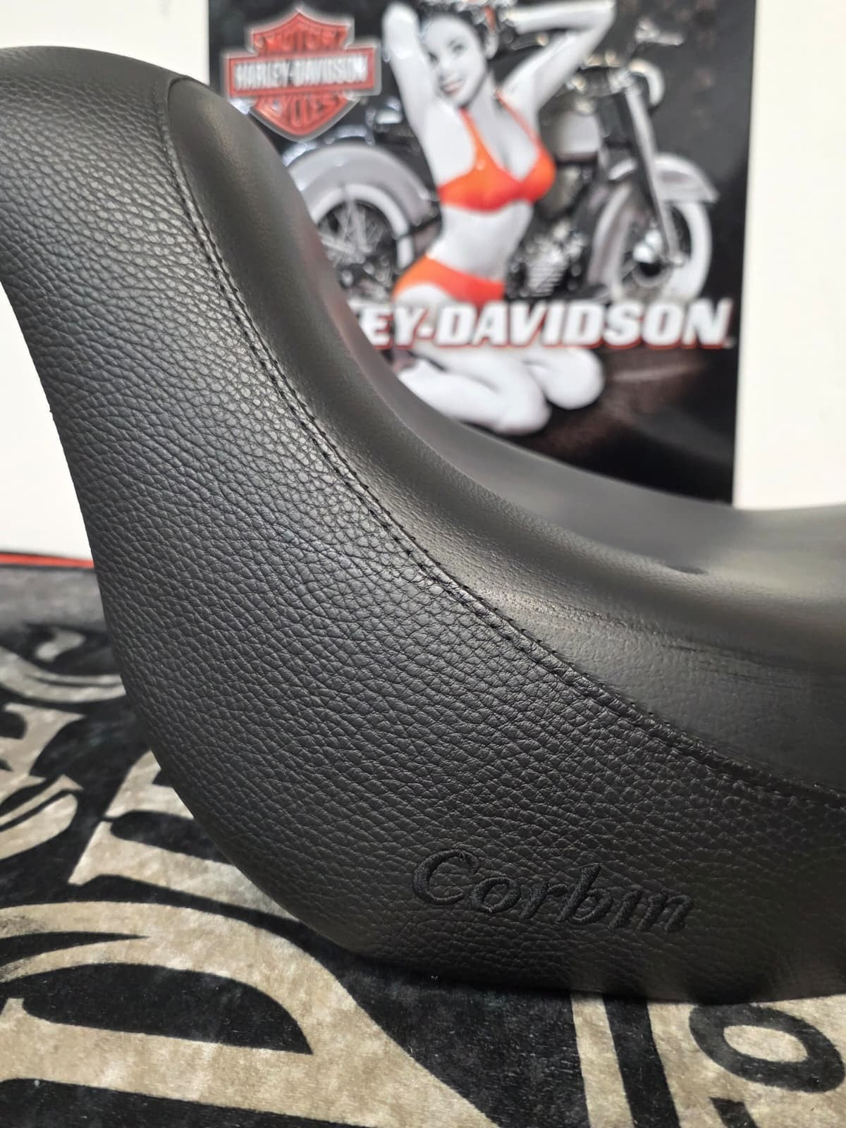 CROSS BONE Corbin Close Solo Seat Harley-Davidson 08-11
