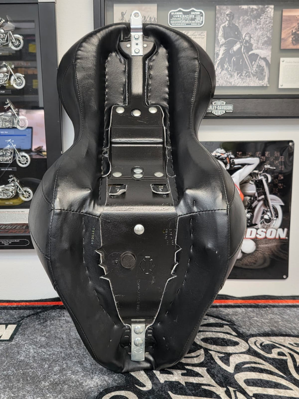 Harley Signature Series Seat 2007-2017 Softail Models 51985-08