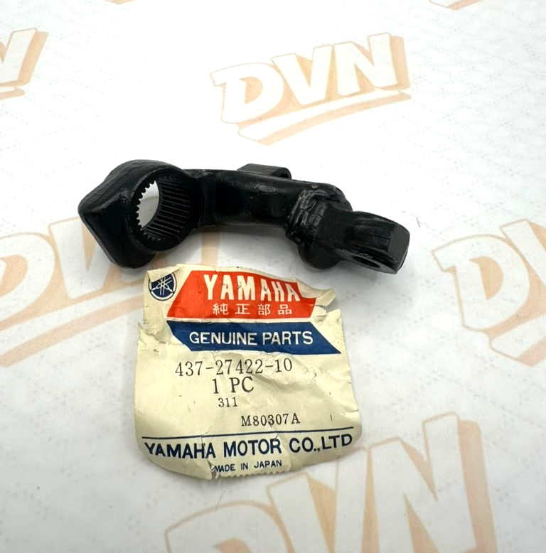 NOS Yamaha DT100 DT175 1974-1976 Genuine Right Footrest Bracket 437-27422-10