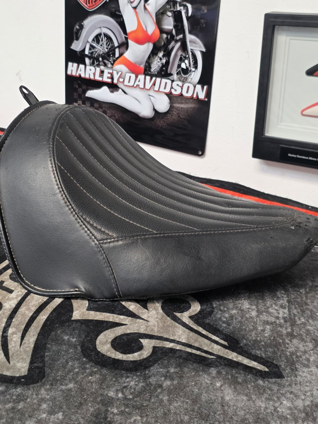2011-17 OEM Genuine Harley-Davidson Softail FLS,FXS BLACK LINES Slim Seat Solo
