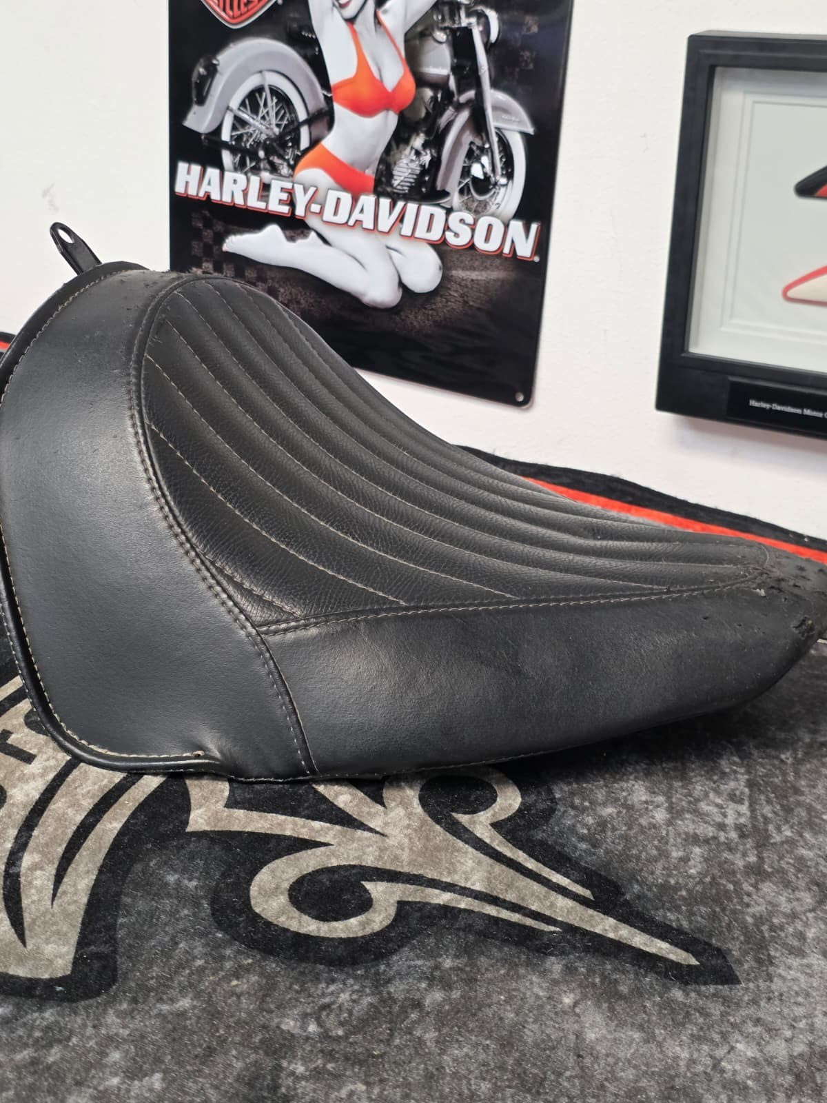 2011-17 OEM Genuine Harley-Davidson Softail FLS,FXS BLACK LINES Slim Seat Solo