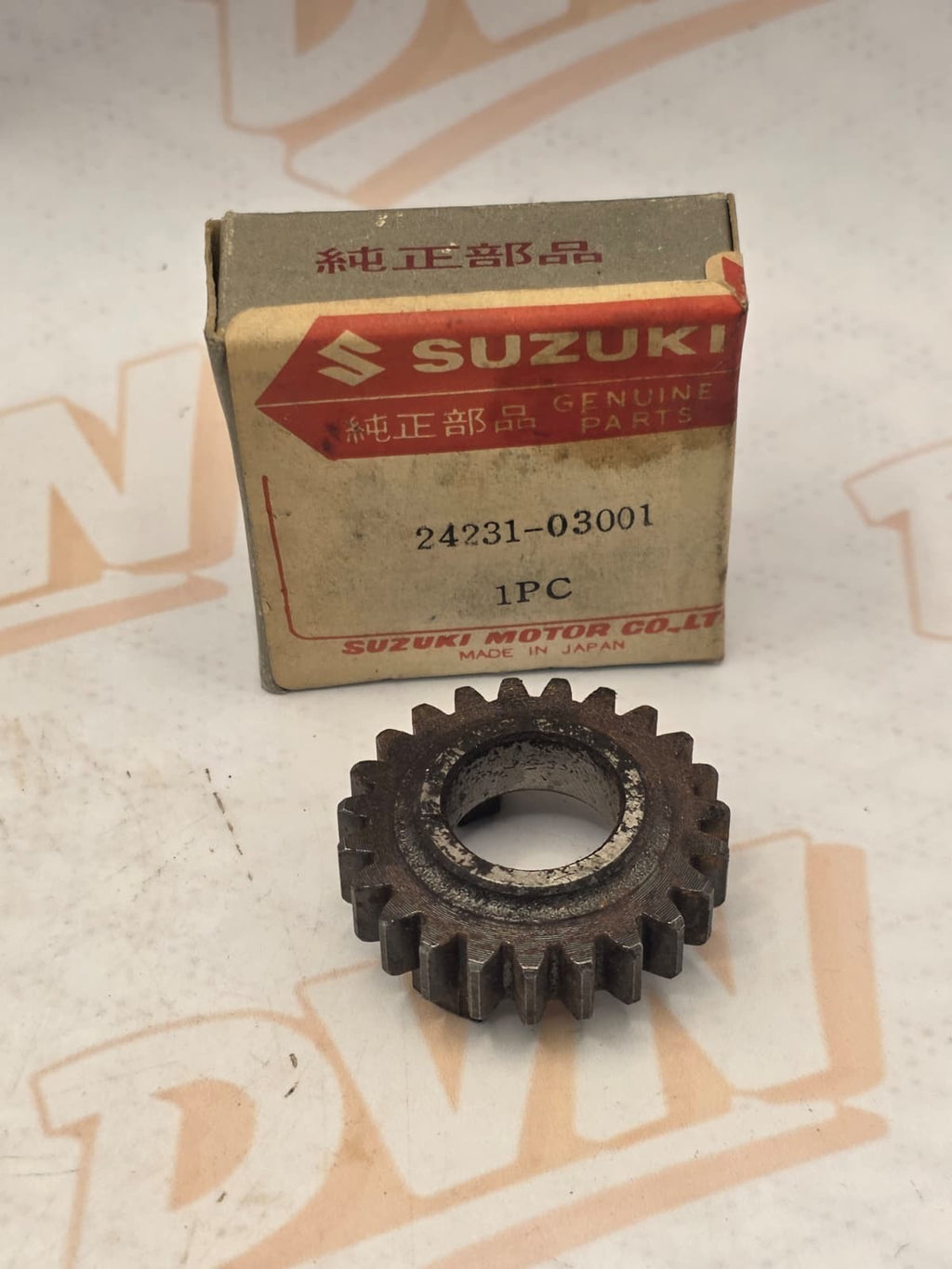 NOS Suzuki OEM Third Drive Gear 74-76 TM75 75-77 TS75 24231-03001