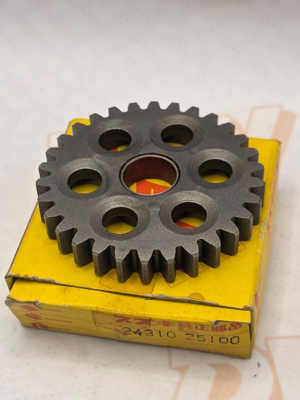 NOS GENUINE SUZUKI TC 90 GEAR, 1ST DRIVEN 24310-25100 NEW OEM TC90 TC100 OEM NEW