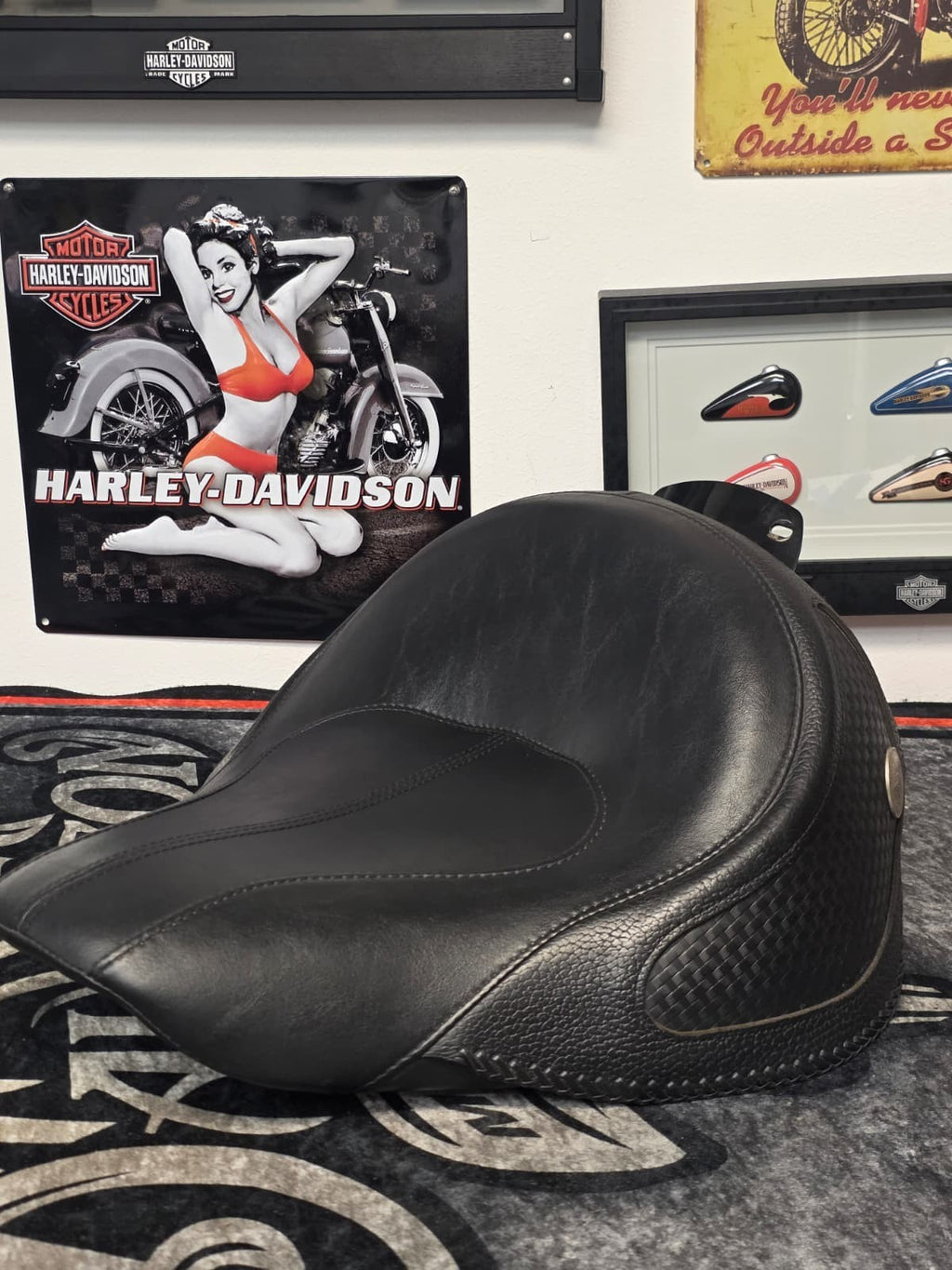 05-17 Harley Softail Deluxe FLSTN Front Seat Solo OEM 52502-05C