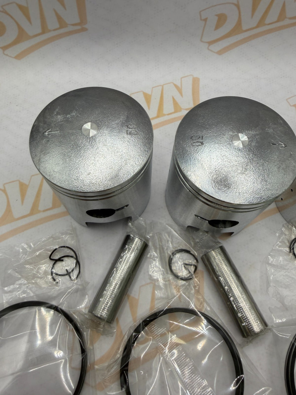 Suzuki GT550 0.50MM OVERSIZE PISTON AND RING SET 1972-1977