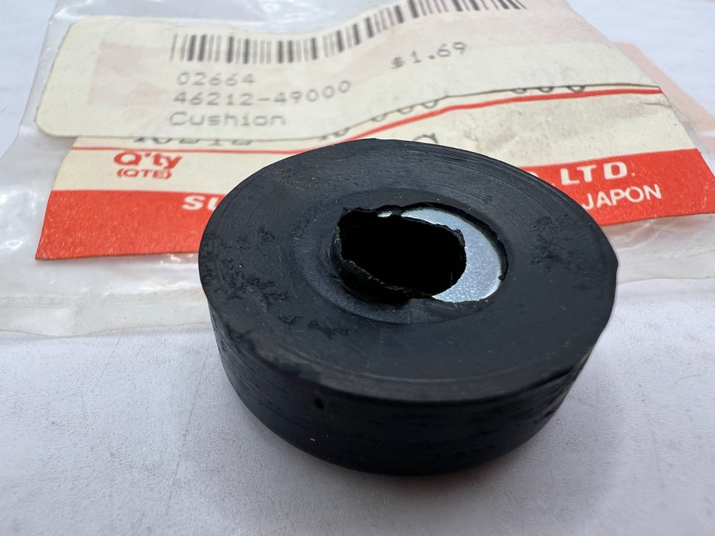 NOS Genuine Suzuki GS GSX Pillion Handle Cushion 46212-49000 NEW OEM