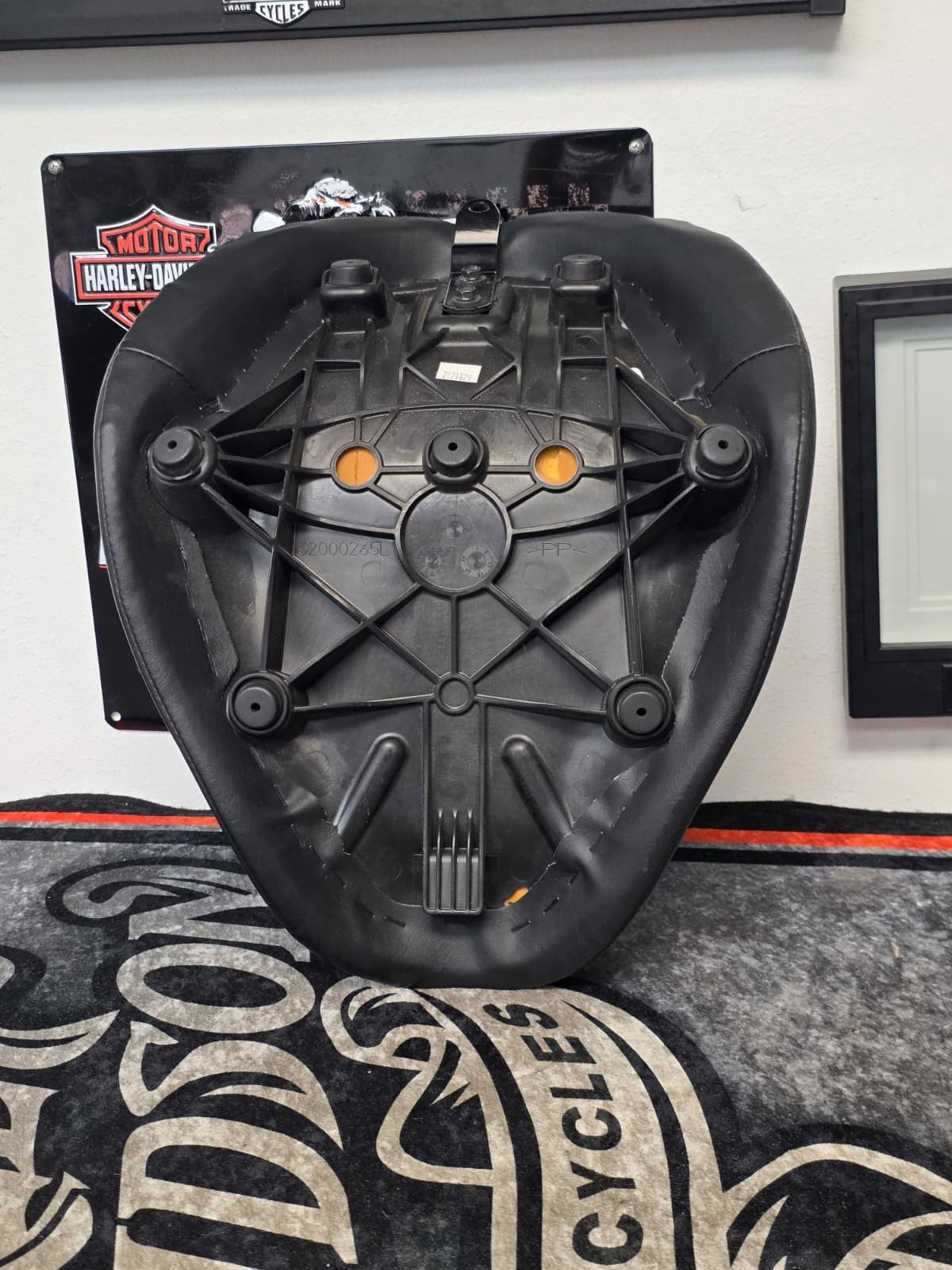 OEM Genuine Harley-Davidson Softail FLS,FXS BLACK LINES Slim Seat Solo 18-21