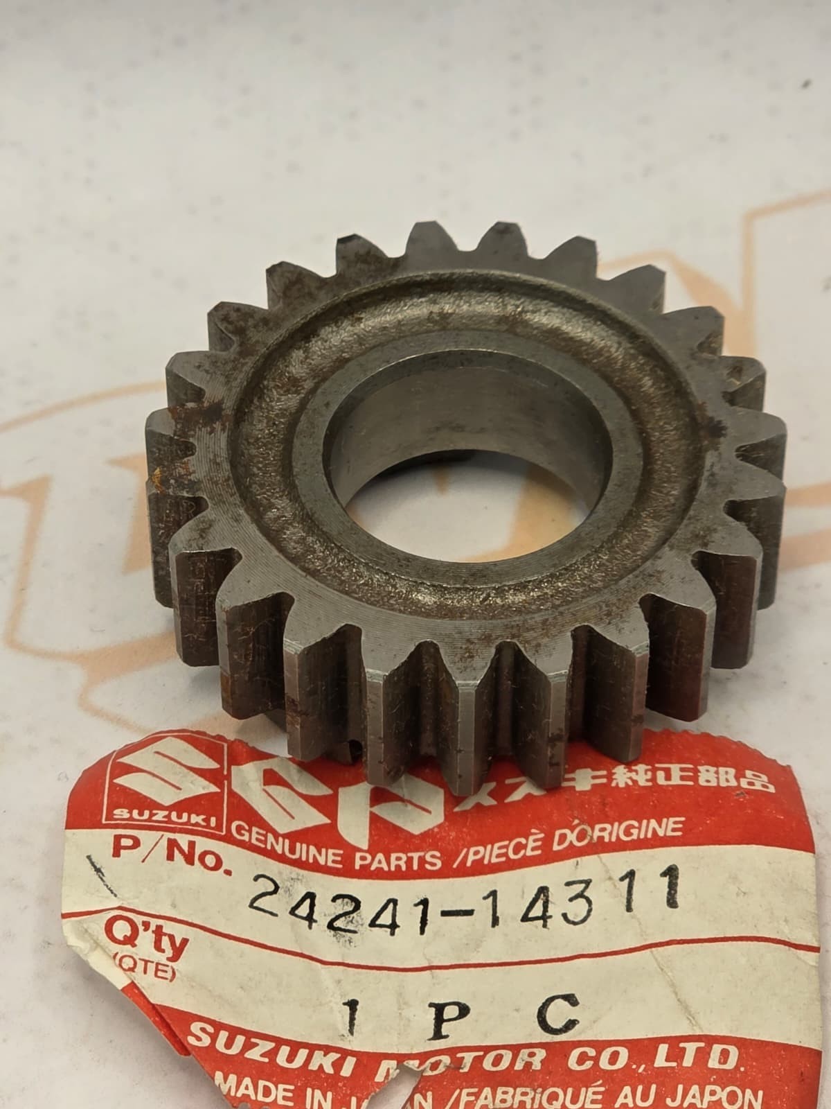 1982-83 SUZUKI RM250 RM 250 4TH GEAR DRIVE NOS OEM P/N 24241-14310 24241-14311