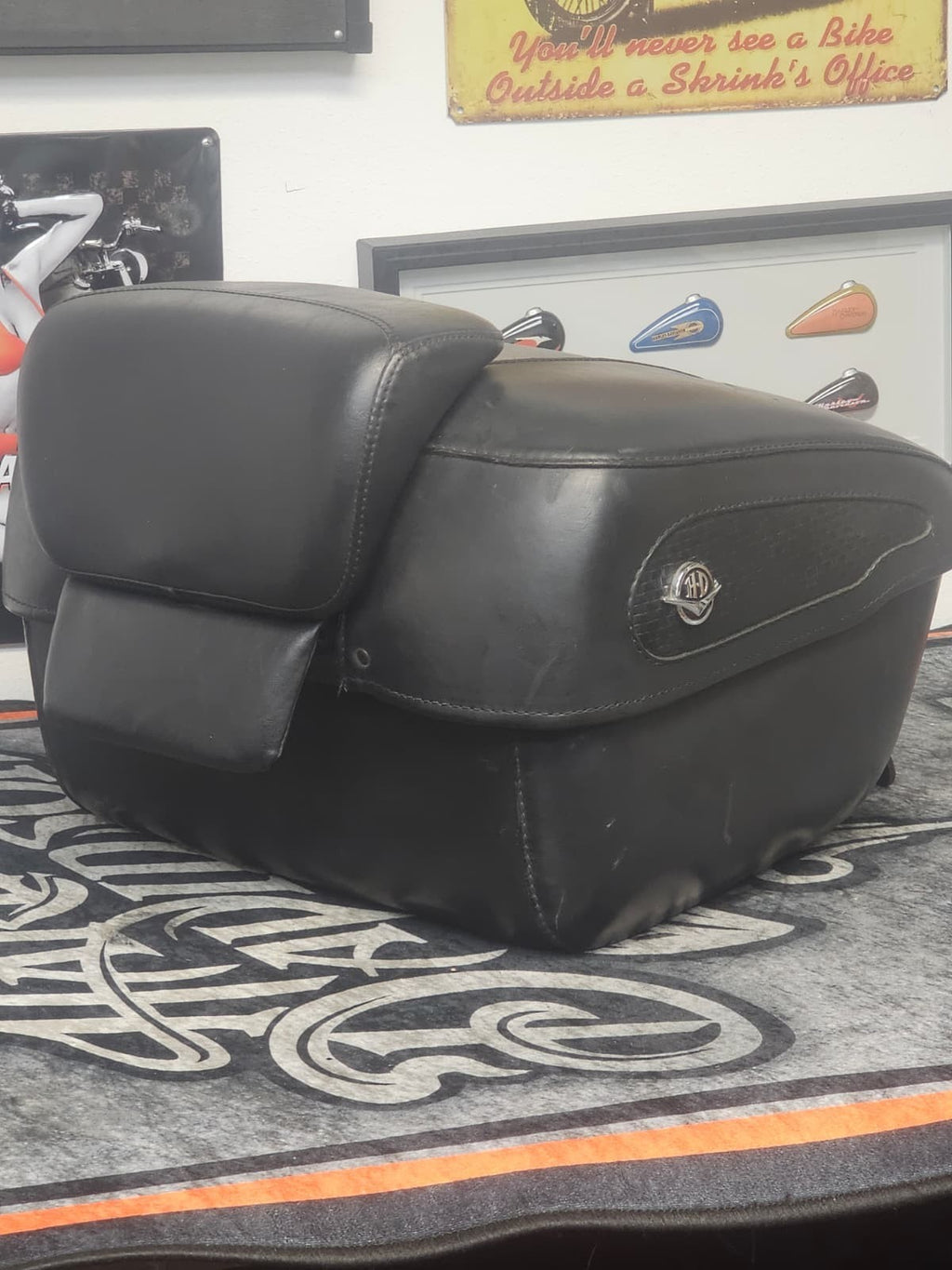 OEM 95-23 HARLEY DAVISON LEATHER TOURING TOUR PACK BACKREST