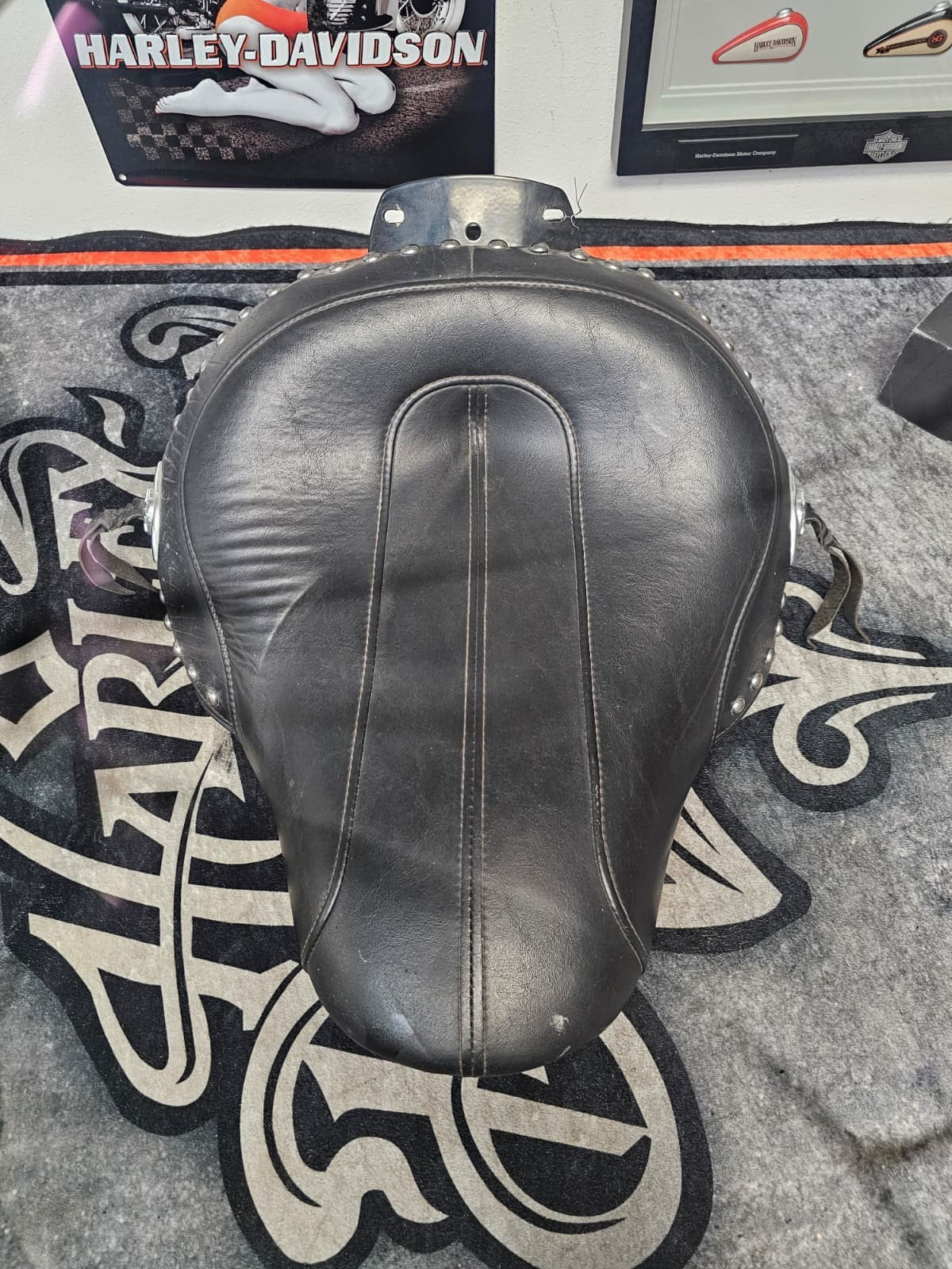Genuine Harley Davidson 00-17 Heritage Softail Studded SOLO Seat