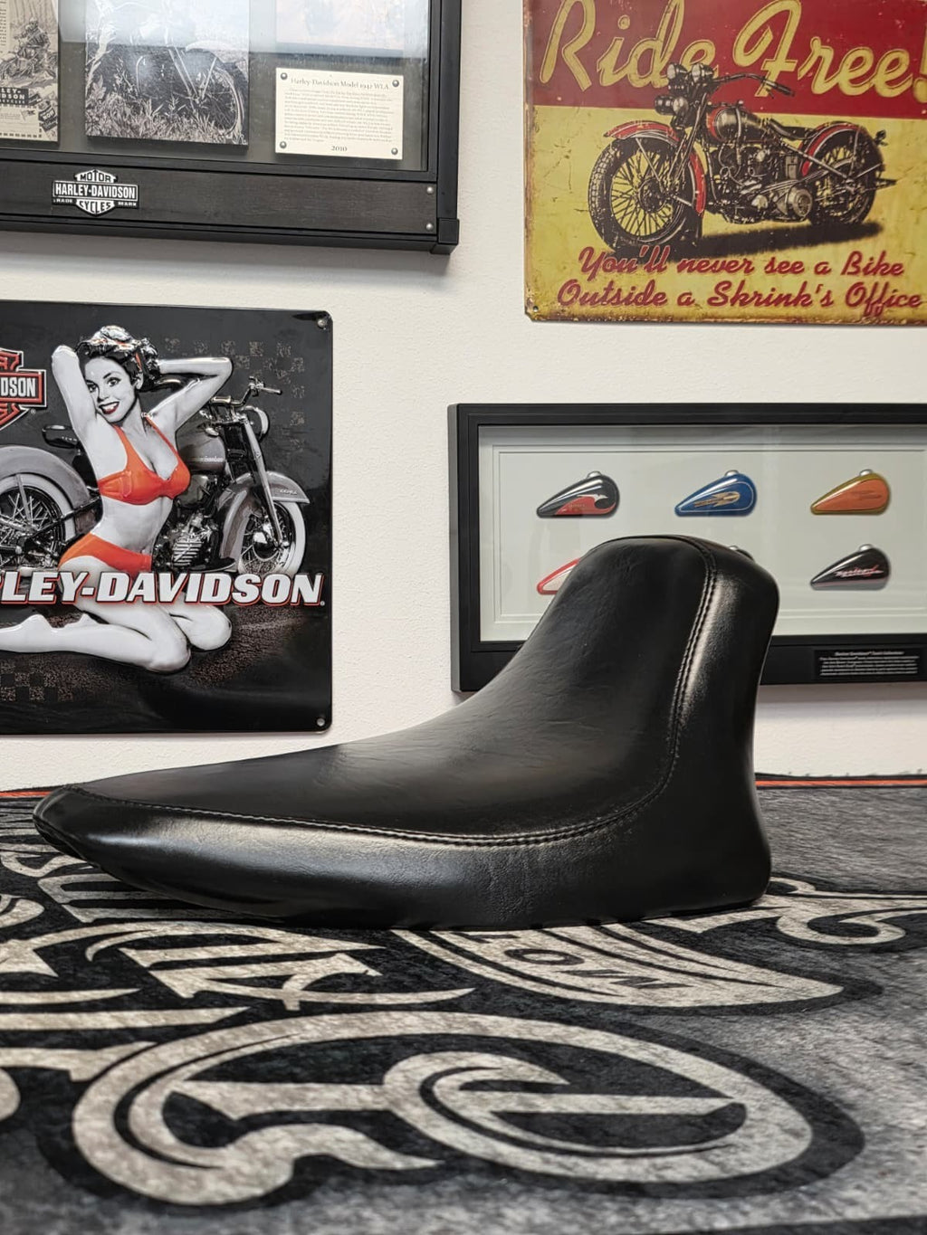 Le Pera Smooth Silhouette Solo Seat For Harley Softail 1984-1999