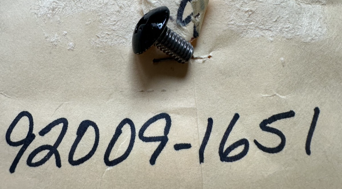 New OEM Kawasaki 92009-1651 Screw NOS