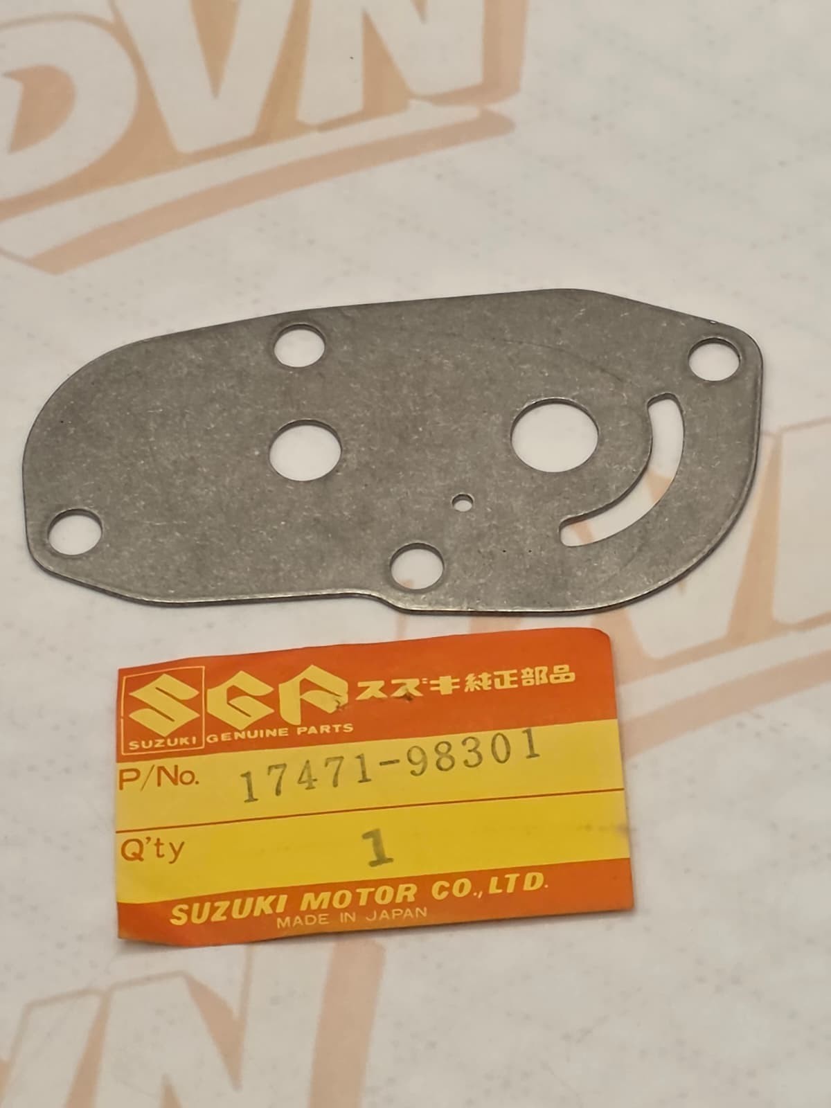 R89 Genuine Suzuki Marine 17471-98301 Pump Case Plate OEM New Factory Boat Parts