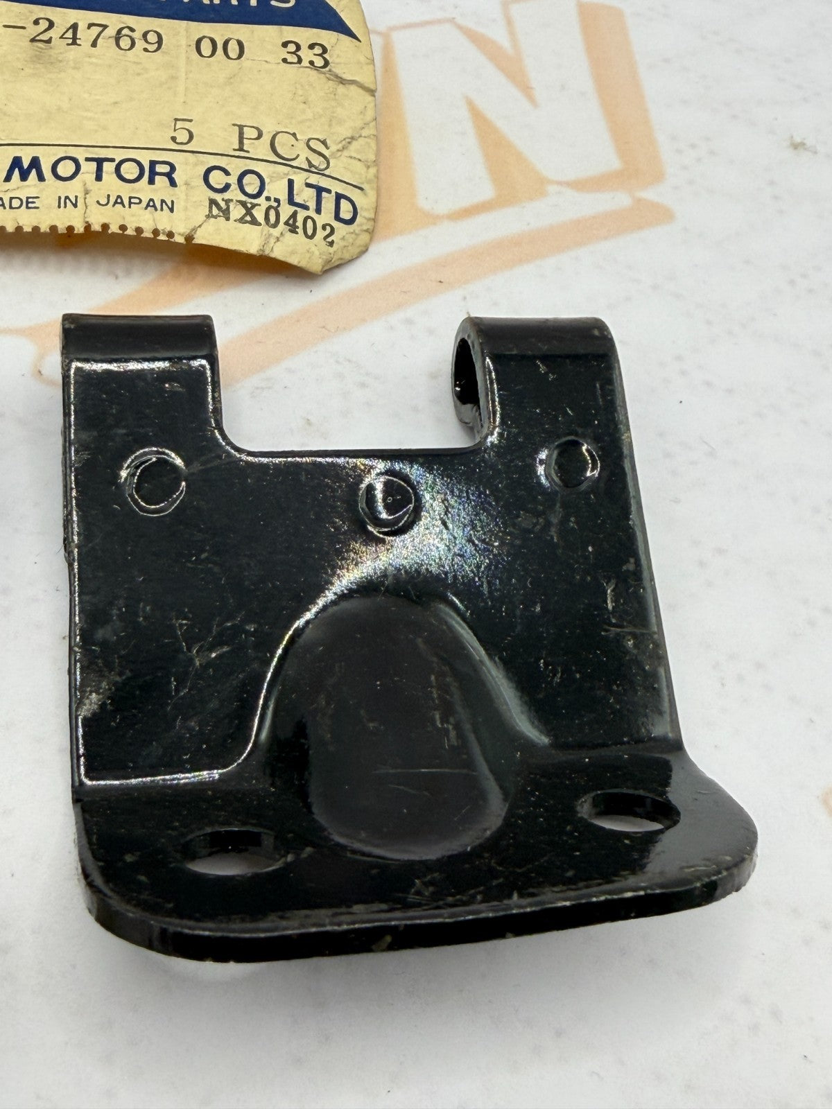 NOS OEM YAMAHA ht1 LT1 LT2 LT3 SEAT BRACKETS  276-24769