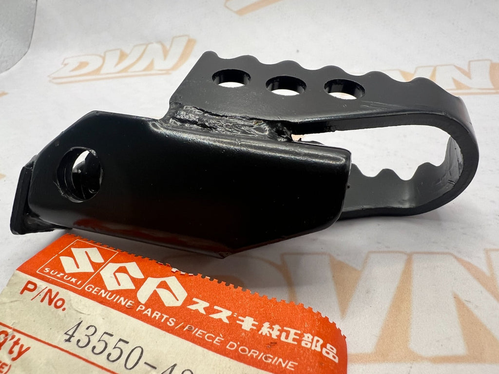 Suzuki NOS NEW 43550-48500 Front RH Right Footrest DS PE RM TS