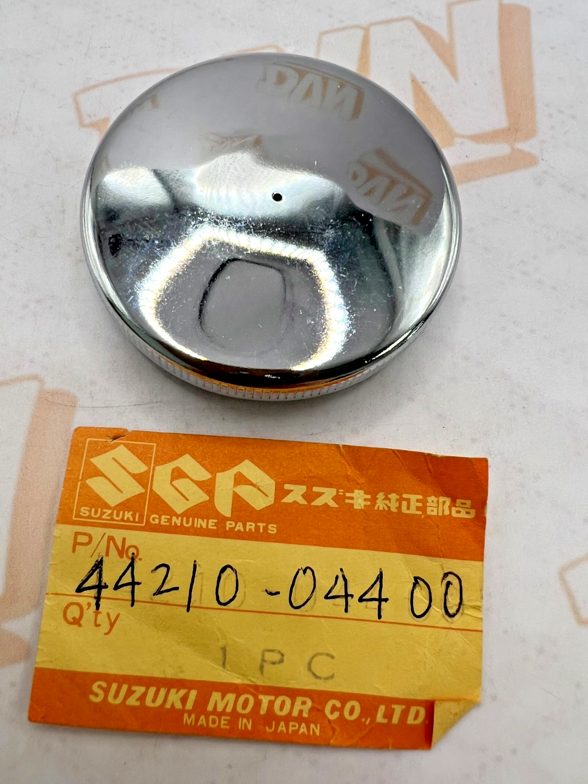 SUZUKI NOS OEM CAP SET,FUEL TANK 44210-04400