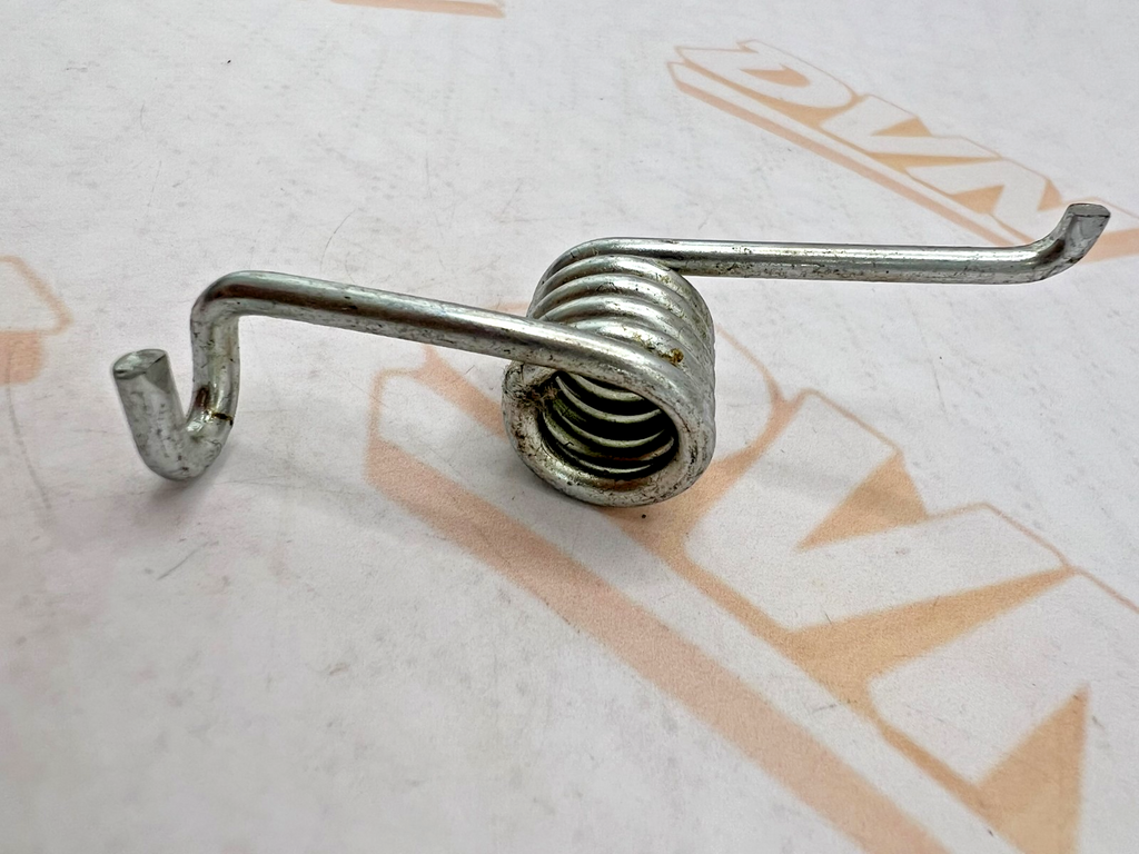 NOS OEM SUZUKI 1979 RM250 RM400 RIGHT FOOTREST SPRING 09448-16015