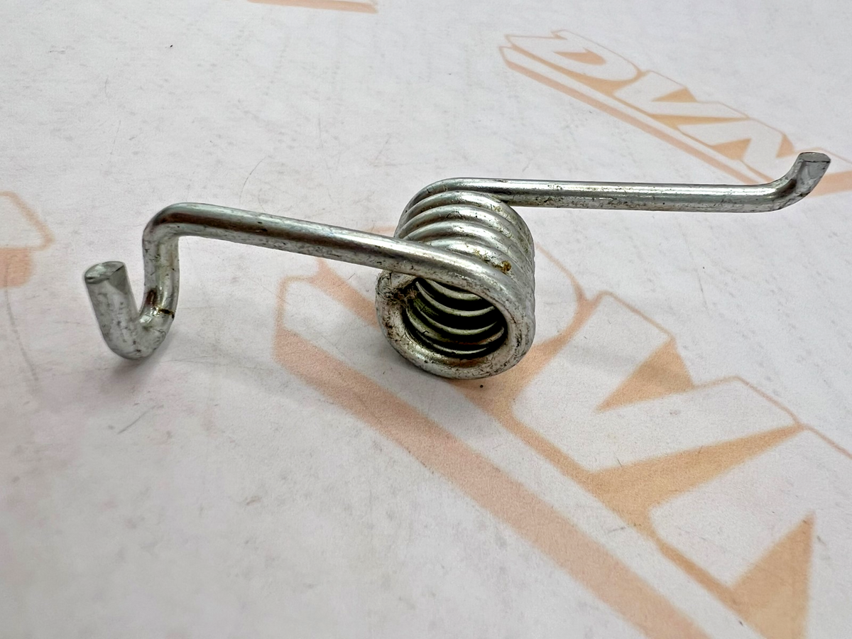 NOS OEM SUZUKI 1979 RM250 RM400 RIGHT FOOTREST SPRING 09448-16015