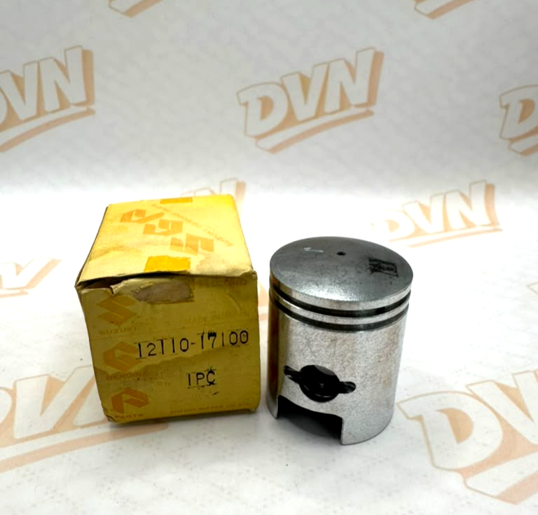 NOS SUZUKI  OEM PISTON  STD 12110-17100