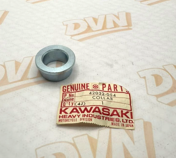 New OEM Kawasaki 42032-054  Collar NOS