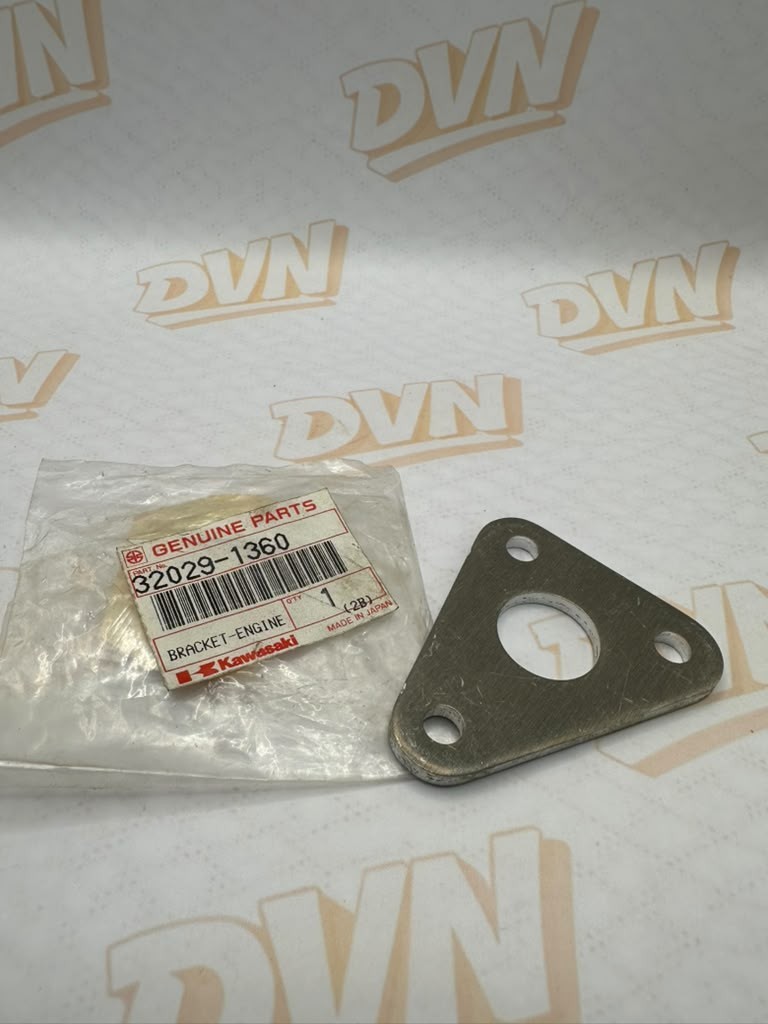 NOS NEW OEM ORIGINAL KAWASAKI ENGINE BRACKET 32029-1360