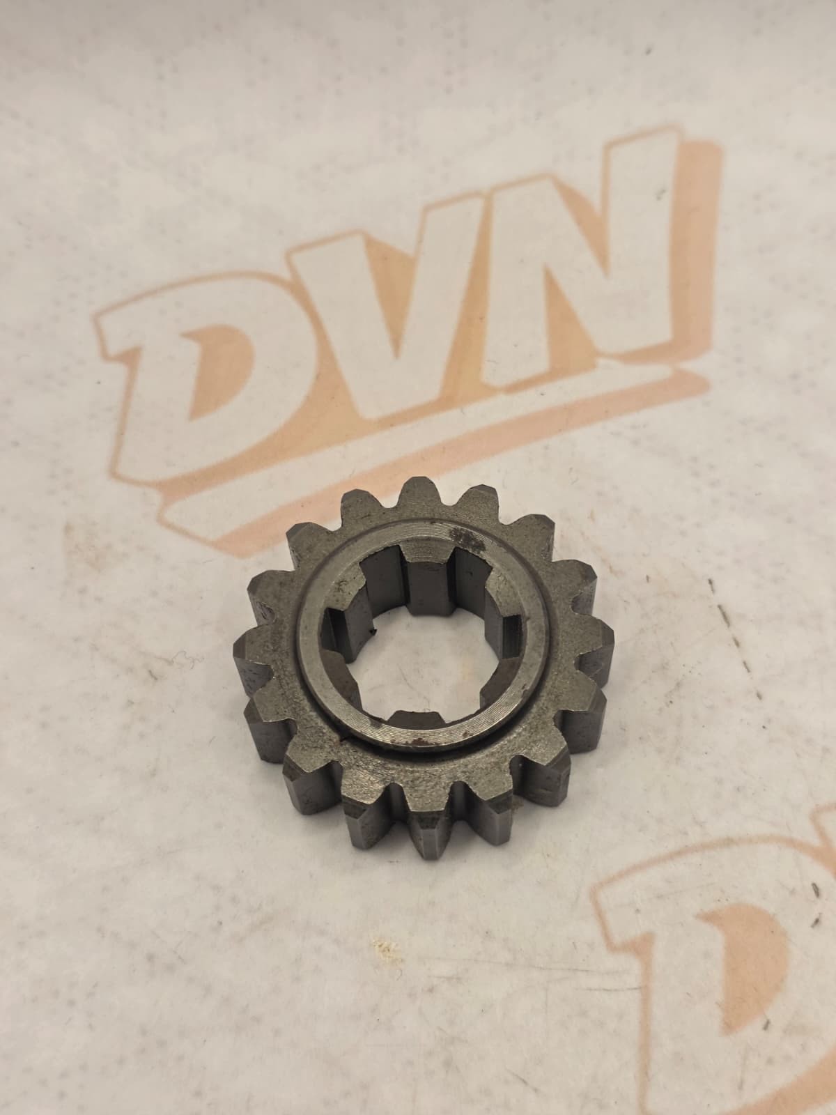 Suzuki GEAR,THIRD DRIVE 24221-00B01 OEM NOS RM250