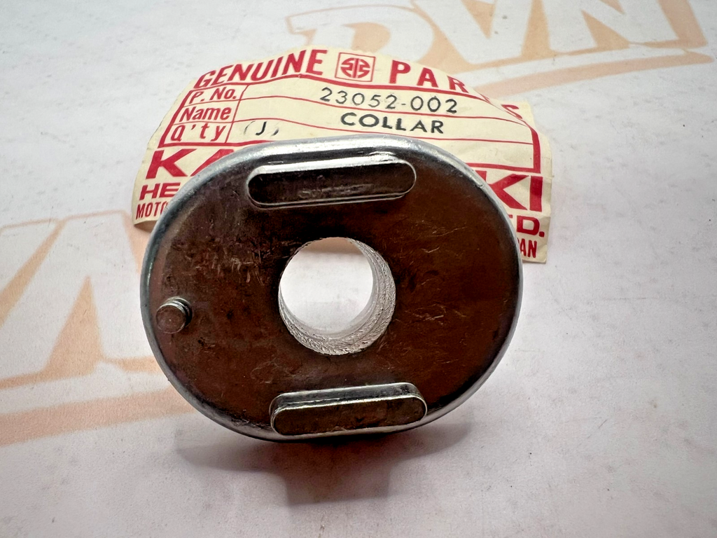 Kawasaki NOS NEW 23052-002 Collar H2 Mach IV 750