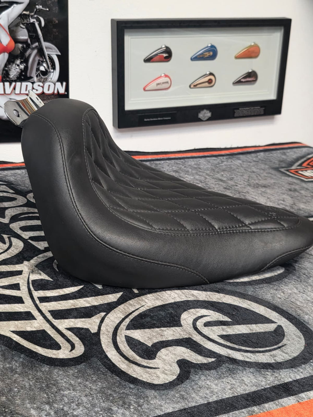 05-15 HARLEY SOFTAIL Mustang Tripper Diamond Solo Seat