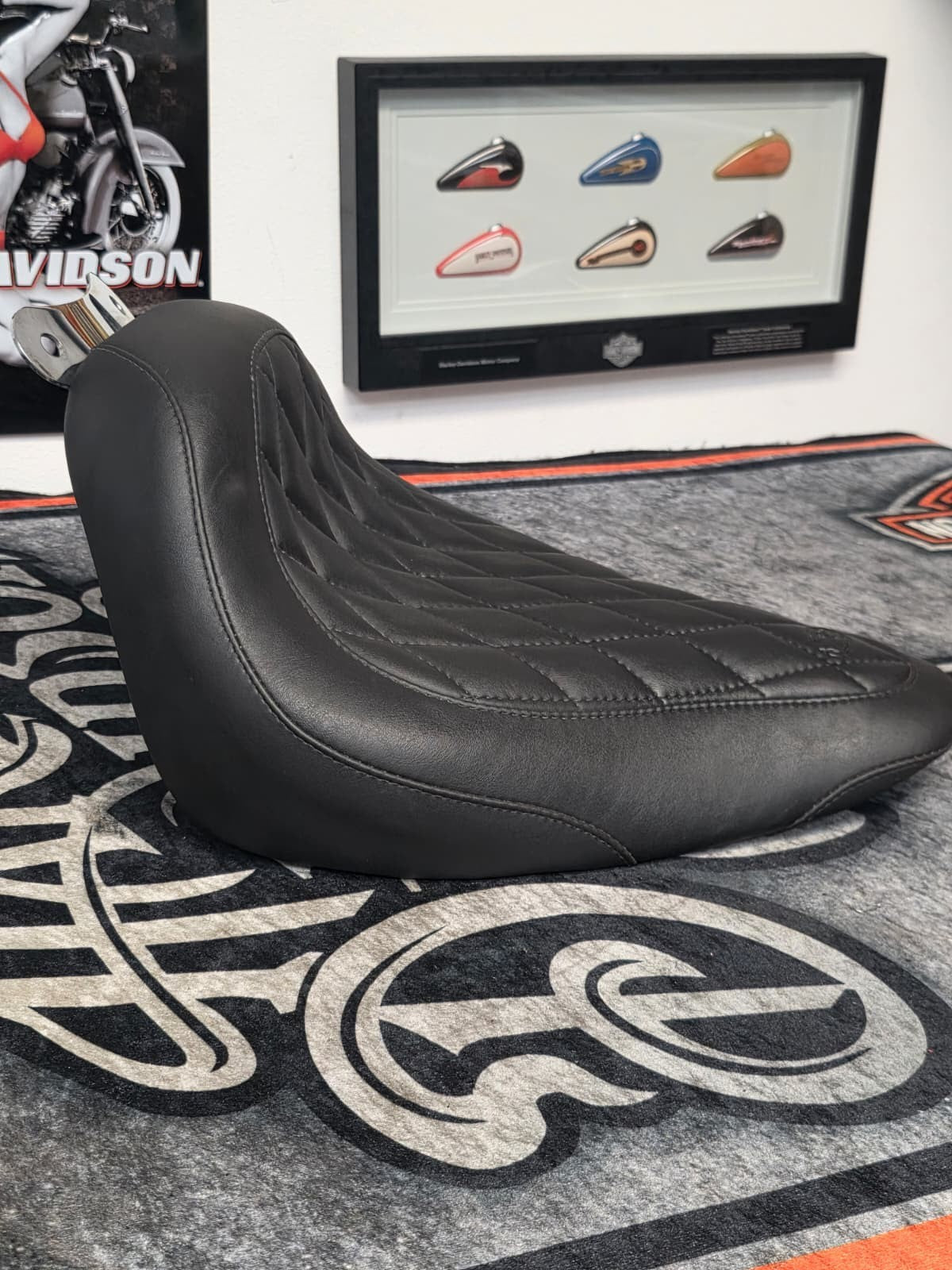 05-15 HARLEY SOFTAIL Mustang Tripper Diamond Solo Seat