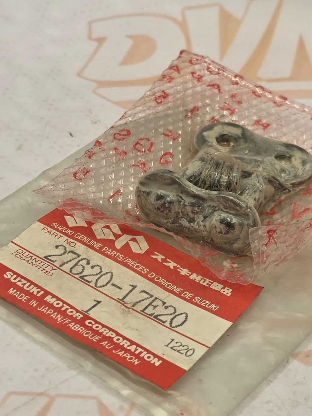 NOS OEM SUZUKI CHAIN JOINT 27620-17E20